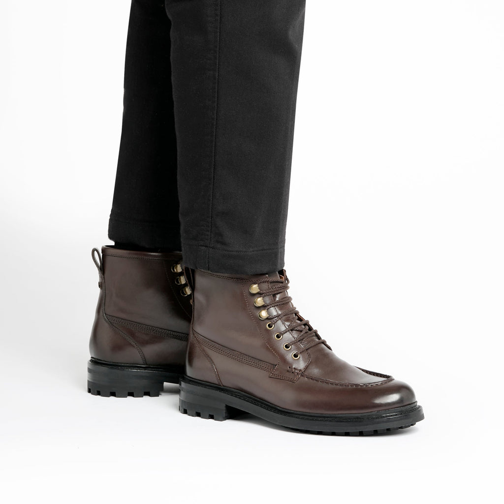 G.H. Bass & Co. Brown Leather Moc Toe Lace-Up Boots w/ Vibram soles GH Bass Camp Moc Boat Shoes Mens Size 9.5W Brown Leather  main image 3