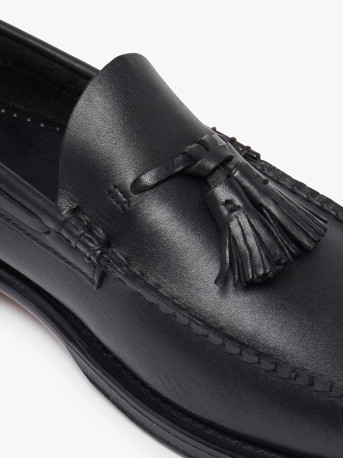 weejuns larkin tassel loafers